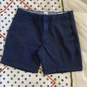 GAP men’s navy blue chino short